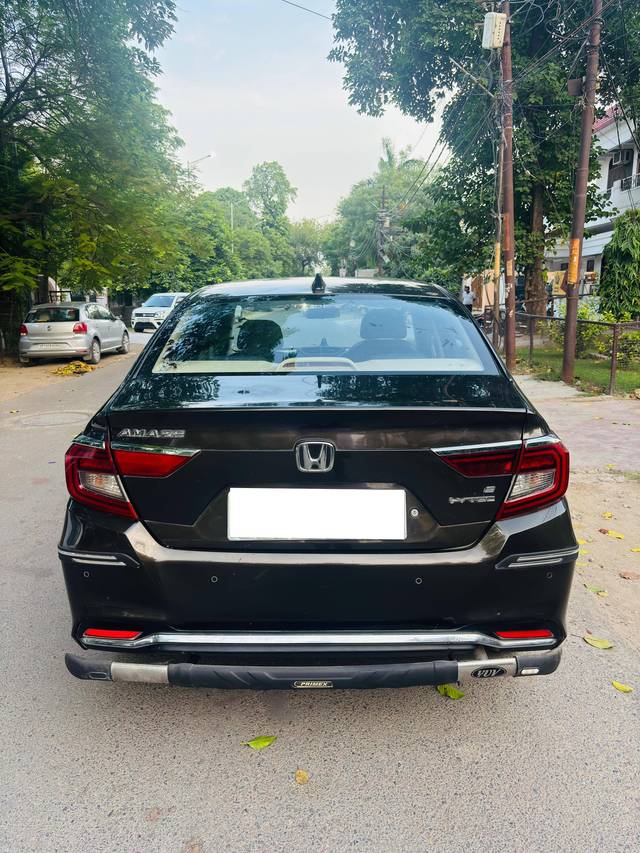 https://images10.gaadi.com/usedcar_image/4620273/original/processed_08919189-537e-42b1-8c0e-5e094277e2eb.jpg?imwidth=6402