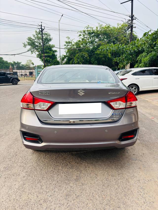 https://images10.gaadi.com/usedcar_image/4620291/original/processed_84e97452-7d6f-424f-b99d-199d4c5a4a3c.jpg?imwidth=6401