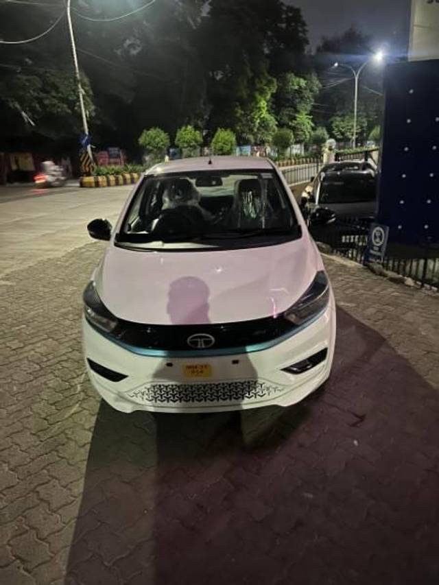 https://images10.gaadi.com/usedcar_image/4620292/original/processed_fe911553-f58d-4c4e-919b-63c9cf595607.jpg?imwidth=6400