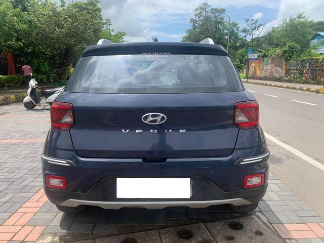 https://images10.gaadi.com/usedcar_image/4620304/original/processed_0294db9f-6062-4ba8-8d16-1c1b0179d0e4.jpg?imwidth=6402