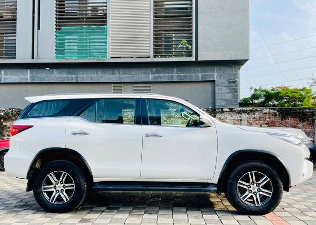 https://images10.gaadi.com/usedcar_image/4620309/original/02c4045e7003b10d519e3b3abb6525df.jpg?imwidth=6401