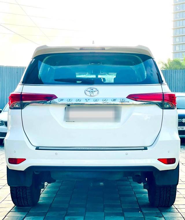 https://images10.gaadi.com/usedcar_image/4620309/original/processed_ff240373d80459fd666e7703154ee87b.jpg?imwidth=6402