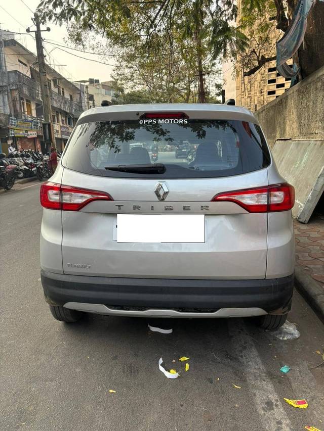 https://images10.gaadi.com/usedcar_image/4620372/original/processed_8bade1ff-4bab-4703-9fe9-5df156acbd2e.jpg?imwidth=6400