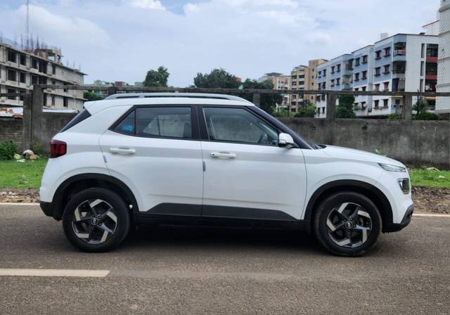 https://images10.gaadi.com/usedcar_image/4620383/original/2cdcbfb5196107098b9e536525b97335.jpg?imwidth=6401