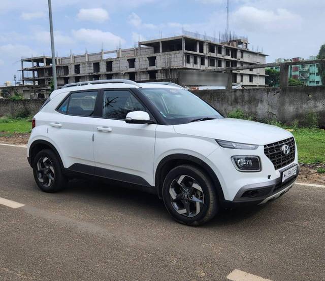 https://images10.gaadi.com/usedcar_image/4620383/original/processed_e49a2fdd66f9a522c88a0faa447f045f.jpg?imwidth=6400