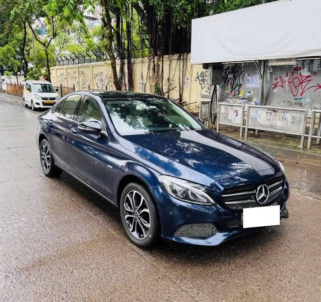 https://images10.gaadi.com/usedcar_image/4620386/original/processed_4b8726bf-492c-4995-9e08-e200cf1cd148.jpg?imwidth=6400