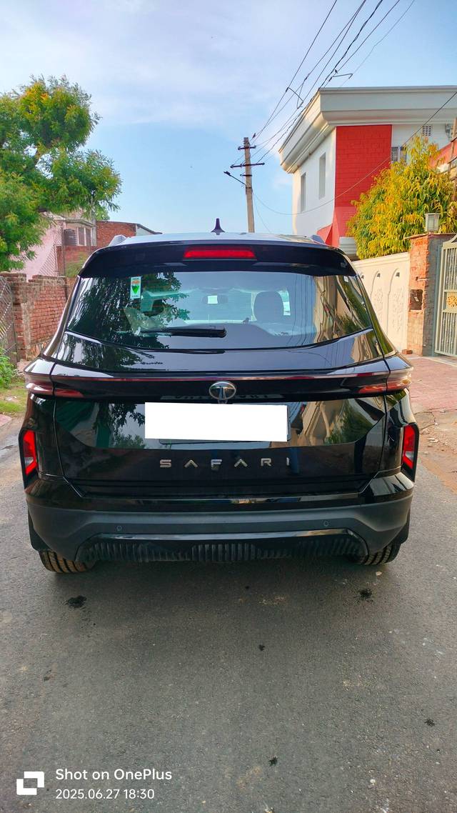 https://images10.gaadi.com/usedcar_image/4620396/original/processed_8ce3a85cf8da08be772412a95d7b7229.jpg?imwidth=6401