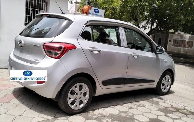 https://images10.gaadi.com/usedcar_image/4620425/original/processed_a19cdce40d7d8dd7ee084222730c4815.jpg?imwidth=6402