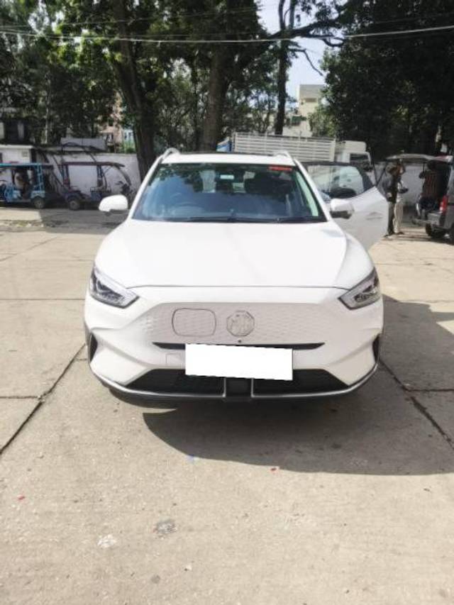 https://images10.gaadi.com/usedcar_image/4620440/original/processed_44f0dd2c-e9d1-438b-a0d5-c1b1fd4b3d10.jpg?imwidth=6400