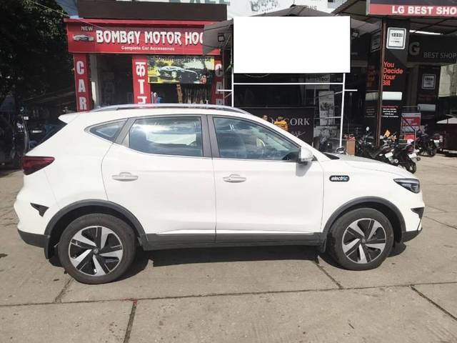 https://images10.gaadi.com/usedcar_image/4620440/original/processed_b3cc9d2f-d2ed-443f-93ce-82b61cdcaac2.jpg?imwidth=6401