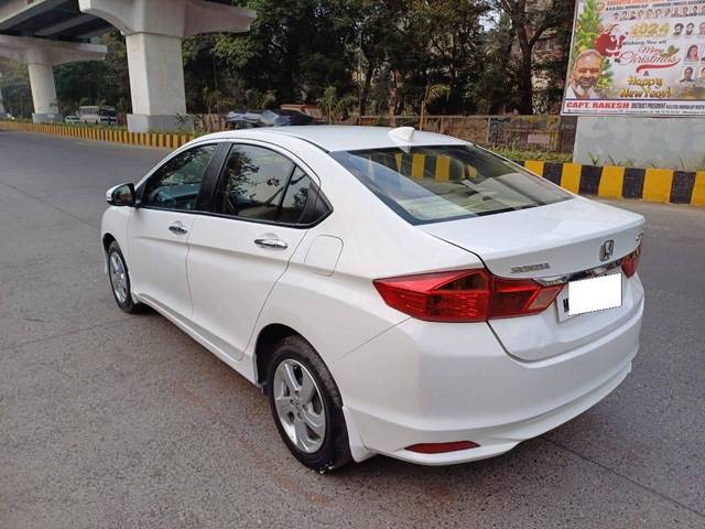 https://images10.gaadi.com/usedcar_image/4620445/original/processed_03a39a58-abdc-4275-80f1-47706f19f54d.jpg?imwidth=6401