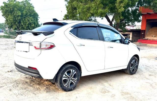 https://images10.gaadi.com/usedcar_image/4620495/original/processed_64022cb2-8453-40d0-8b80-bd96e723ada9.jpeg?imwidth=6401