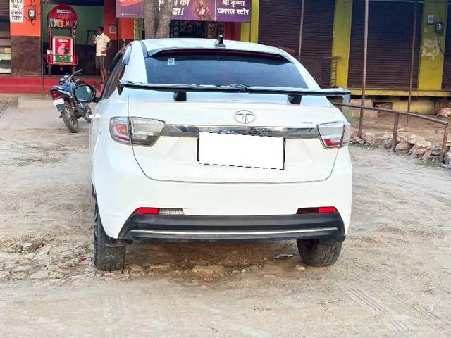 https://images10.gaadi.com/usedcar_image/4620495/original/processed_aa854aaa-7528-4e66-9d9e-a5ebdfd5db3e.jpeg?imwidth=6402