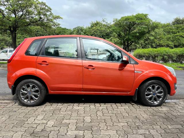 https://images10.gaadi.com/usedcar_image/4620496/original/processed_ca3ffdea6b7c47dfb629214e1b4983c6.jpg?imwidth=6401