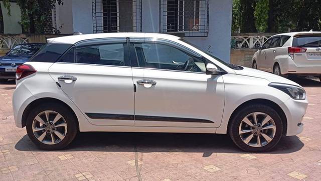 https://images10.gaadi.com/usedcar_image/4620528/original/processed_3700b5174c519f3a48a89a1b432d2afd.jpeg?imwidth=6401