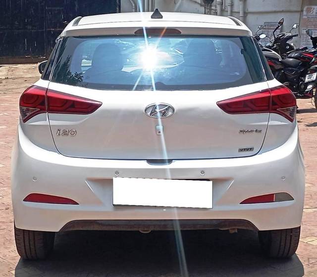 https://images10.gaadi.com/usedcar_image/4620528/original/processed_f9234e214da08a2063a293253aa48477.jpeg?imwidth=6402