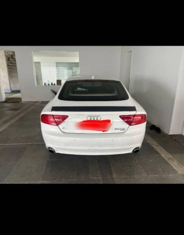 https://images10.gaadi.com/usedcar_image/4620543/original/processed_c1d47aaa-6861-4a02-b0c4-8165bf5f44fc.jpg?imwidth=6401