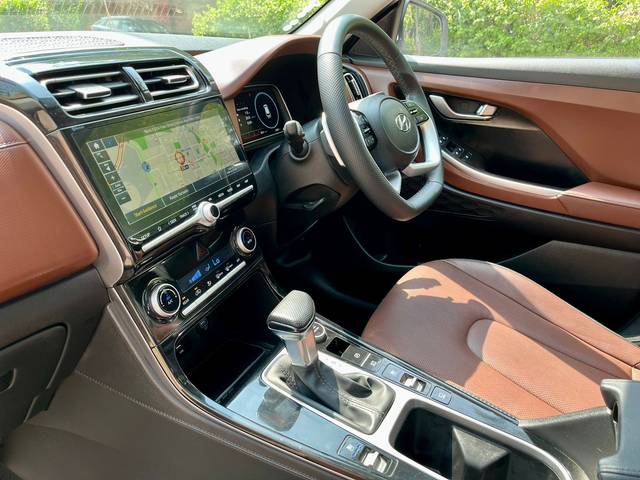 https://images10.gaadi.com/usedcar_image/4620563/original/85afbec6-ae8b-4d06-82a0-a71dbc92127f.jpg?imwidth=6401