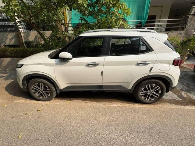 https://images10.gaadi.com/usedcar_image/4620600/original/processed_27efd548-dd31-4bf9-97a4-9aa16dfdf129.jpg?imwidth=6402