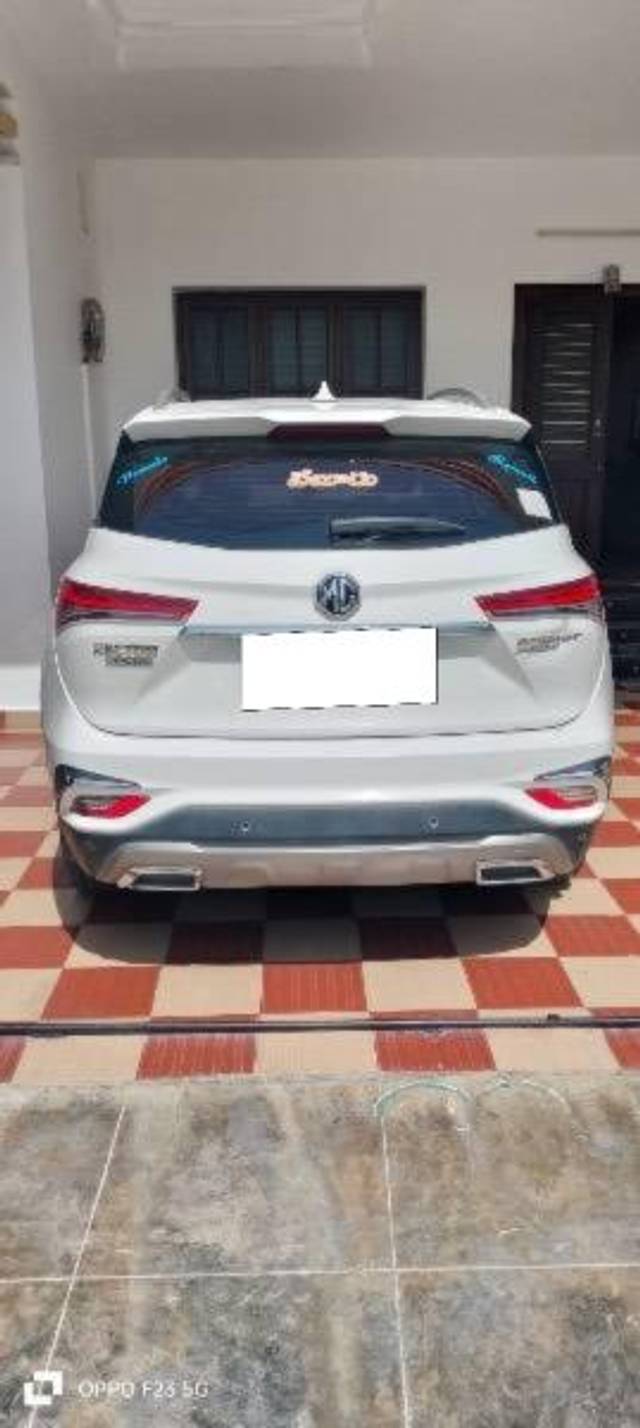 https://images10.gaadi.com/usedcar_image/4620607/original/processed_5f55dd62-f363-4dc1-a82e-80a353cae4ba.jpeg?imwidth=6401