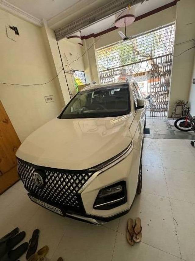 https://images10.gaadi.com/usedcar_image/4620608/original/processed_55992cac-13eb-4483-9b88-f1af078b641b.jpeg?imwidth=6401