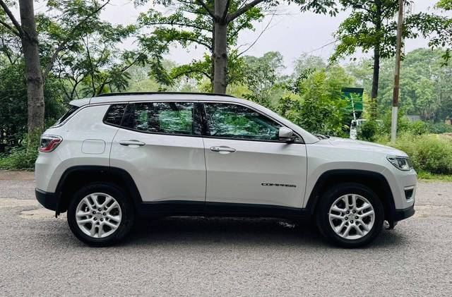 https://images10.gaadi.com/usedcar_image/4620677/original/processed_5937b0bafcddecb759eab2345dcb6884.jpg?imwidth=6401