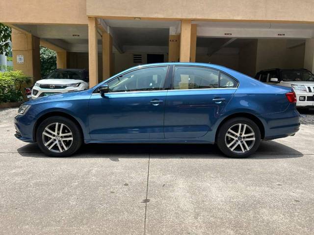 https://images10.gaadi.com/usedcar_image/4620699/original/processed_50cd395c440fb04b2b84c76a52981ce3.jpg?imwidth=6402