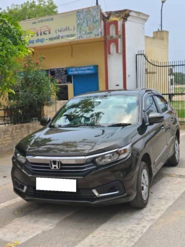 https://images10.gaadi.com/usedcar_image/4620755/original/processed_8f7b5f4c-7777-42c1-94fd-fea7ba35c099.jpg?imwidth=6400