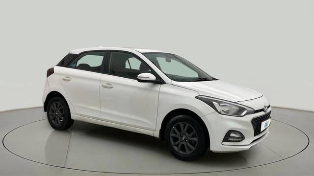 https://images10.gaadi.com/usedcar_image/4620759/original/451335e9d9a3e922f984d25f2def1be7.jpg?imwidth=6400
