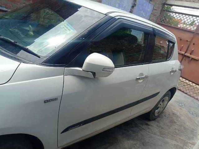https://images10.gaadi.com/usedcar_image/4620761/original/processed_aa2493f9-f69c-4622-9122-d35f6346dffa.jpg?imwidth=6402