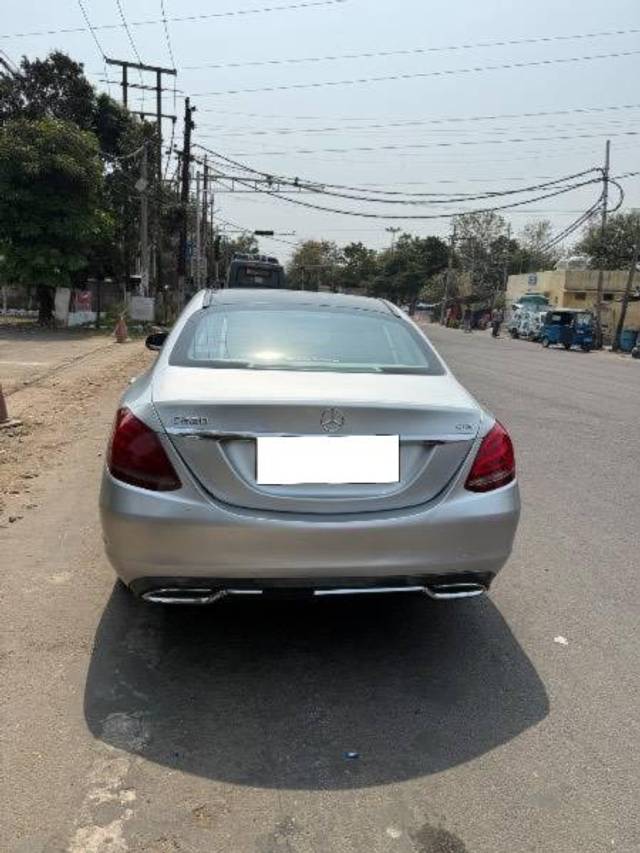 https://images10.gaadi.com/usedcar_image/4620880/original/processed_629559a5-8f6b-4991-83a9-7e5d4ee64302.jpeg?imwidth=6401