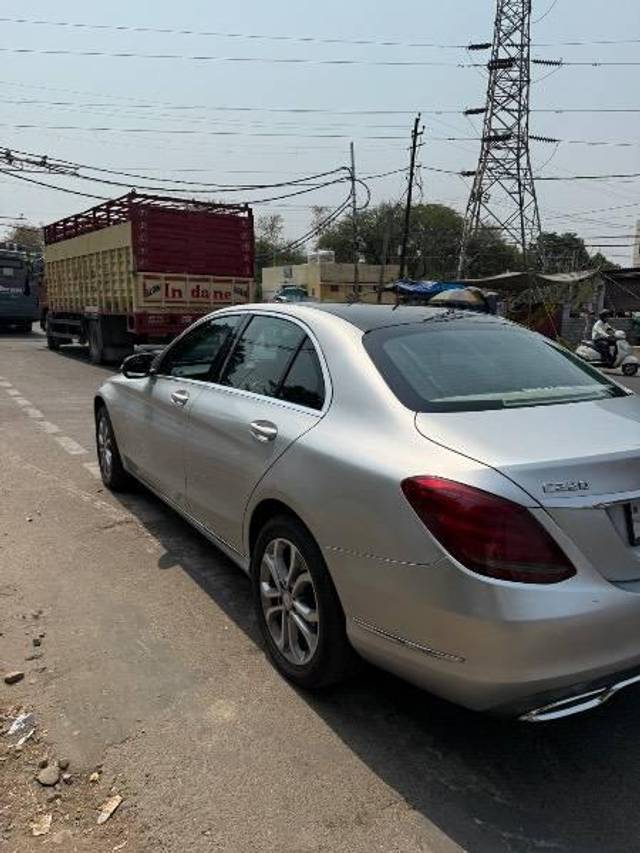 https://images10.gaadi.com/usedcar_image/4620880/original/processed_de928295-b6da-45f9-b1f1-6ac3bf104827.jpeg?imwidth=6402