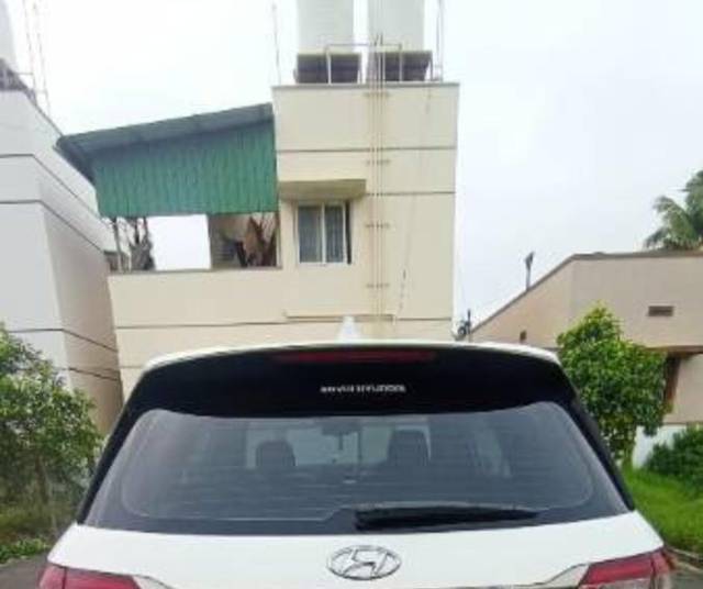 https://images10.gaadi.com/usedcar_image/4620928/original/processed_c6540eca-ed81-4091-9f2c-ac3afcc526d0.jpg?imwidth=6402