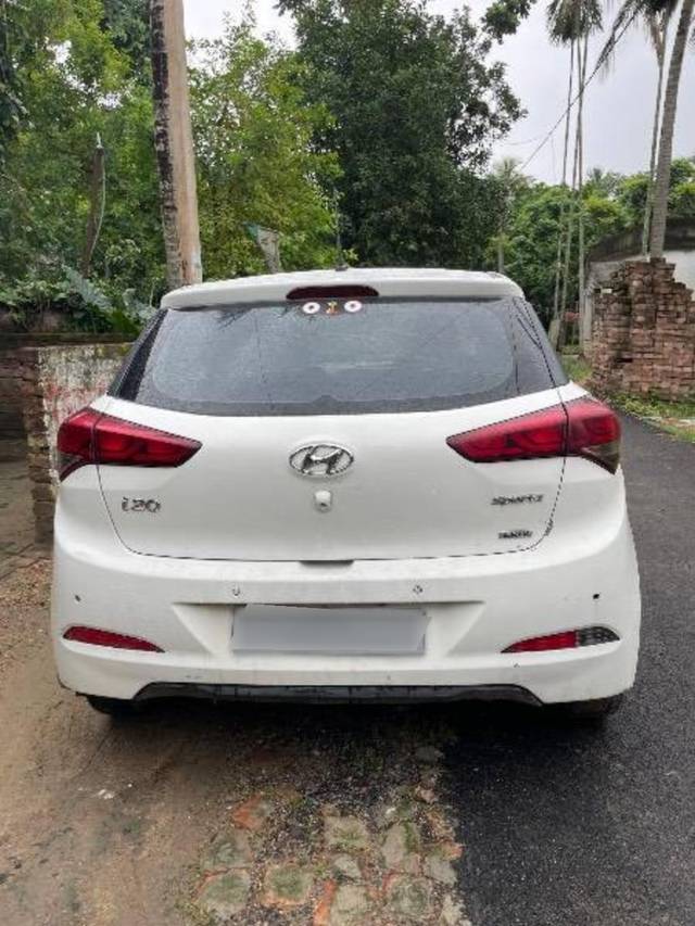 https://images10.gaadi.com/usedcar_image/4620930/original/processed_eb213453-84a3-4a42-a95b-575d3706cefc.jpeg?imwidth=6401
