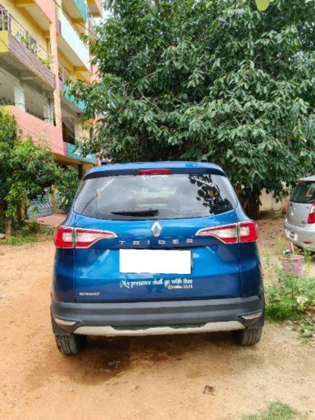 https://images10.gaadi.com/usedcar_image/4620945/original/processed_7456dc1e-2060-4b27-98d8-4048b159a510.jpg?imwidth=6402