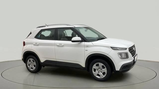 https://images10.gaadi.com/usedcar_image/4620996/original/0d4cb58a6923886a9c8e5f662b16daf8.jpg?imwidth=6400