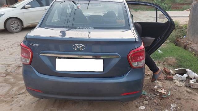 https://images10.gaadi.com/usedcar_image/4621014/original/processed_ef754317-b7f5-432f-8318-4f73639705e5.jpeg?imwidth=6401