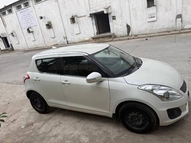 https://images10.gaadi.com/usedcar_image/4621027/original/processed_841757d2-0fec-44db-b286-efa228954285.jpg?imwidth=6400