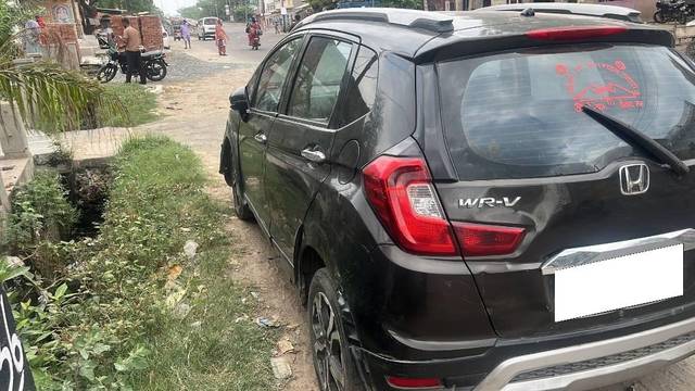 https://images10.gaadi.com/usedcar_image/4621033/original/processed_492e169f-b630-421d-a715-26a061230ce4.jpeg?imwidth=6402