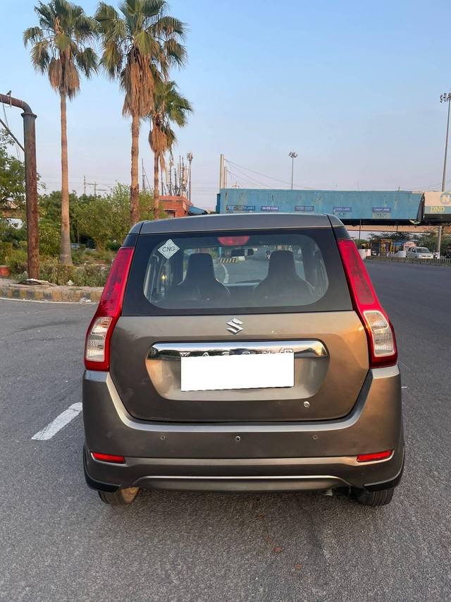 https://images10.gaadi.com/usedcar_image/4621040/original/processed_973cb4b6f0436976cfa6ebdd8c6a5e0c.jpg?imwidth=6402