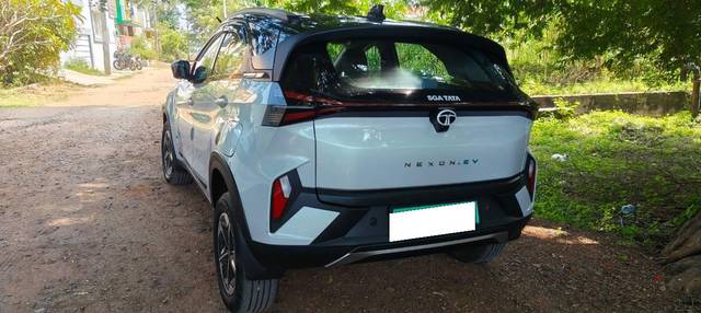 https://images10.gaadi.com/usedcar_image/4621041/original/processed_7d983714-1817-42cd-adc6-1c0f8699104f.jpg?imwidth=6402