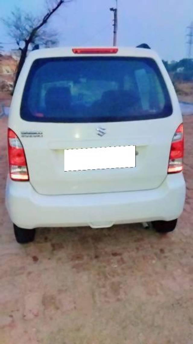 https://images10.gaadi.com/usedcar_image/4621067/original/processed_3b457893-9aad-4036-983f-53b317ed5e13.jpg?imwidth=6401