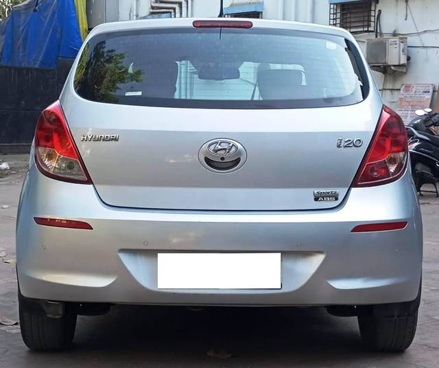 https://images10.gaadi.com/usedcar_image/4621132/original/processed_0605fef5a98350532c14f10efec227ef.jpeg?imwidth=6402