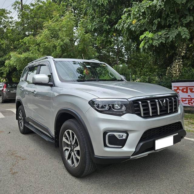 https://images10.gaadi.com/usedcar_image/4621136/original/processed_0599c5dc-d661-461a-904c-f54a0eef65ad.jpg?imwidth=6400