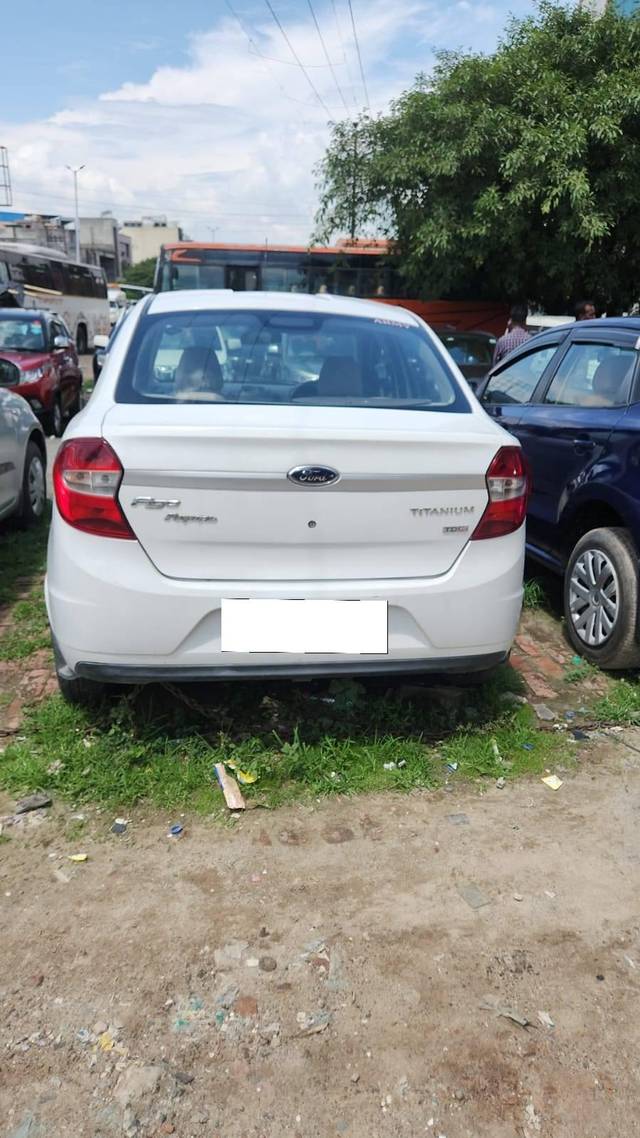 https://images10.gaadi.com/usedcar_image/4621149/original/processed_96cd1d0da4b09b7b9e5ad9c20253225d.jpg?imwidth=6401