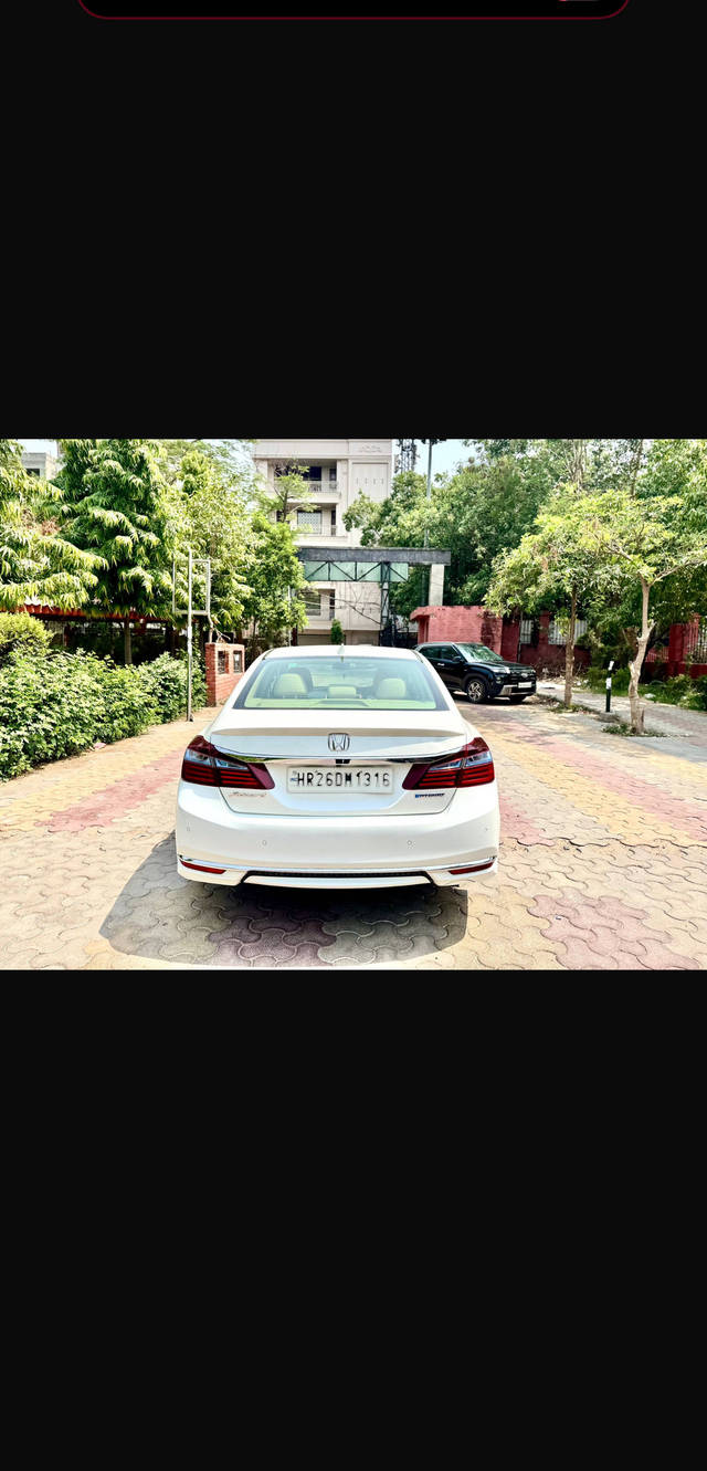 https://images10.gaadi.com/usedcar_image/4621156/original/processed_2f5820c7-6306-4524-ad8e-9315ca6e43a5.png?imwidth=6401