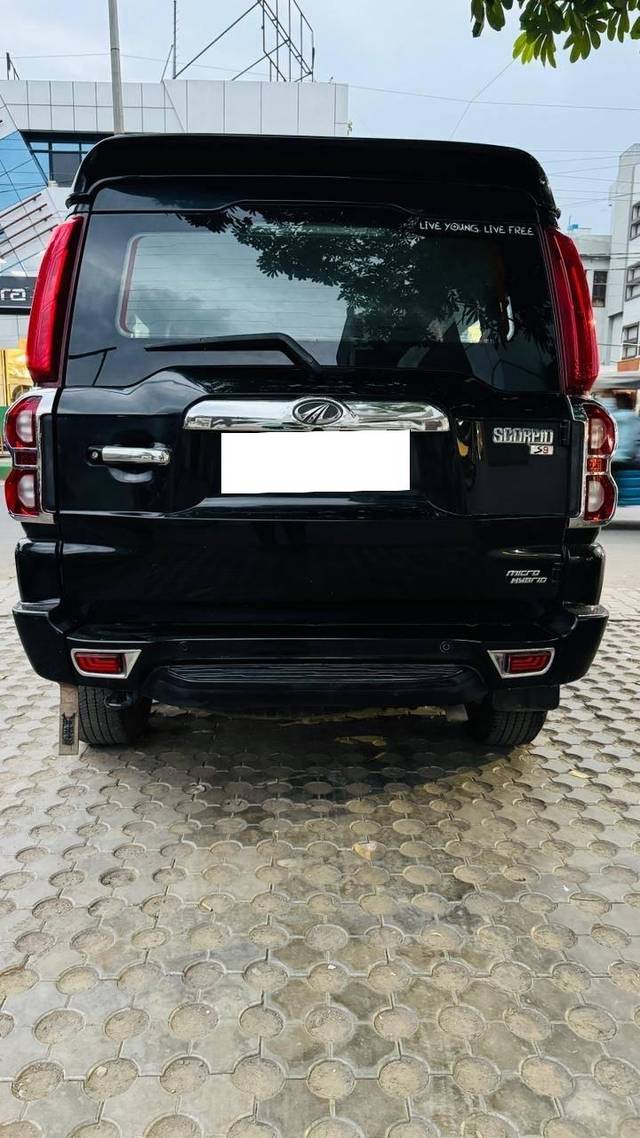 https://images10.gaadi.com/usedcar_image/4621194/original/processed_4d3a7692-840b-4205-8a5d-3f7042102c43.jpg?imwidth=6401
