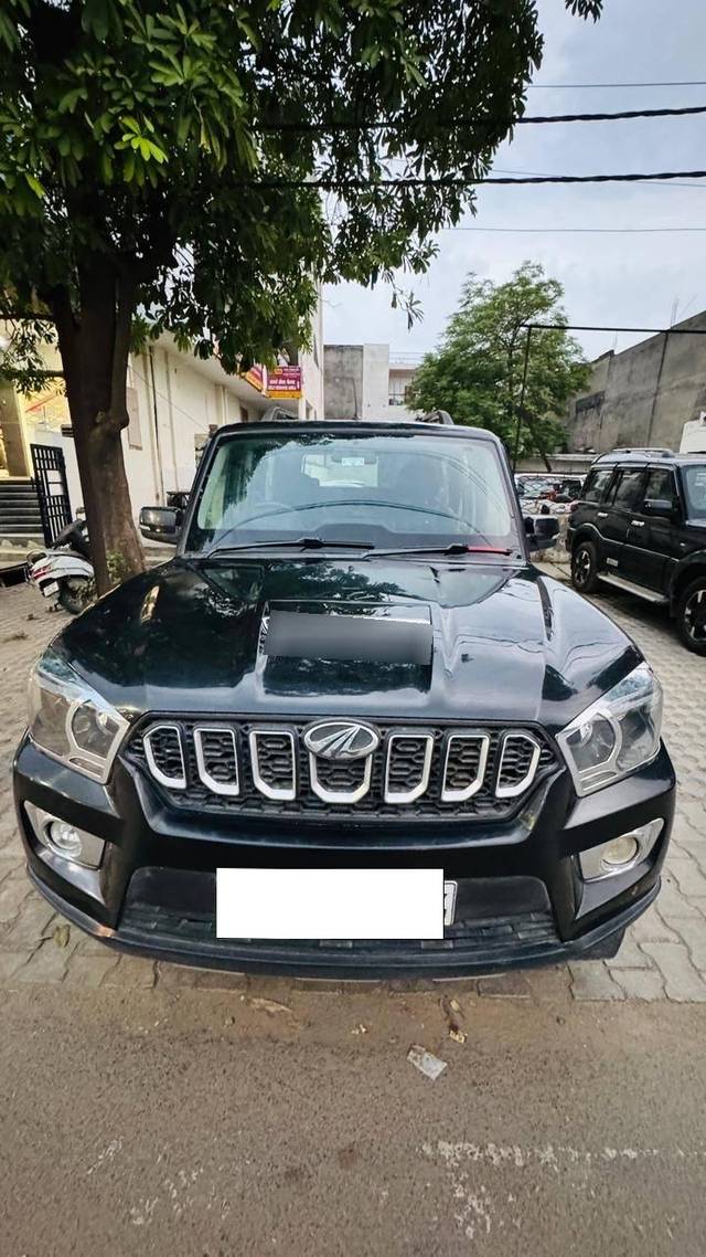 https://images10.gaadi.com/usedcar_image/4621194/original/processed_5b55251d-e8e6-4d7b-a355-3f44ede4f7d0.jpg?imwidth=6400
