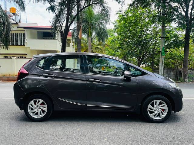 https://images10.gaadi.com/usedcar_image/4621196/original/9ab215f1b6588b87fc1028cf076d134a.jpg?imwidth=6401