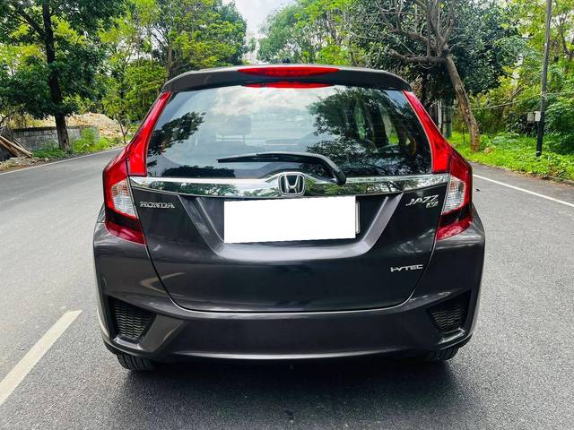 https://images10.gaadi.com/usedcar_image/4621196/original/processed_335c531b7d7f40e9652a51444a6e8ae5.jpg?imwidth=6402